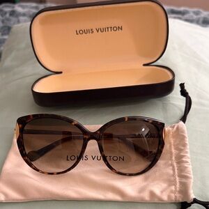 Louis Vuitton Brown Oversized Tortoise Sunglasses
